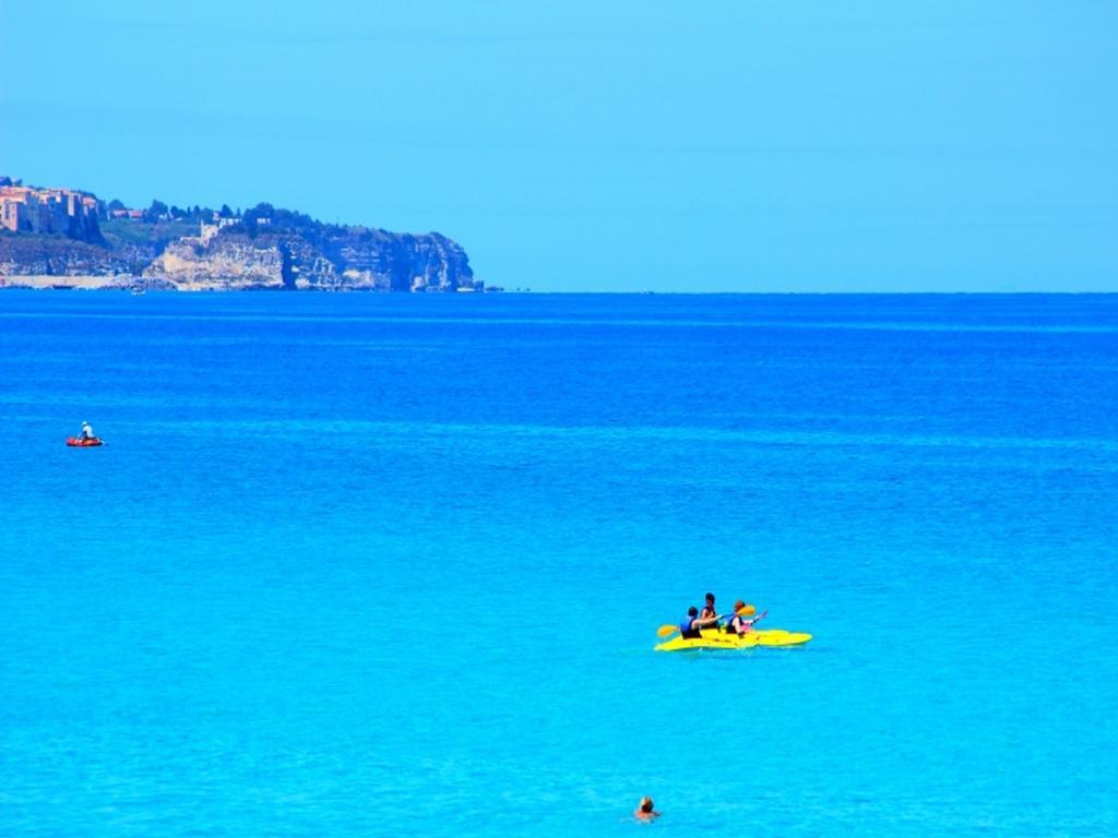 Blu Tropical Resort Zambrone Bagian luar foto