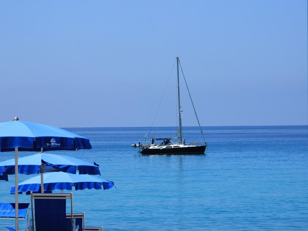 Blu Tropical Resort Zambrone Bagian luar foto