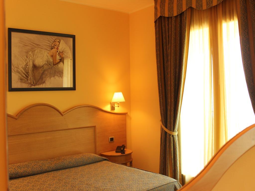 Blu Tropical Resort Zambrone Ruang foto