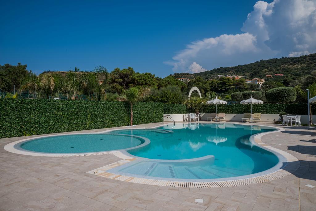 Blu Tropical Resort Zambrone Bagian luar foto