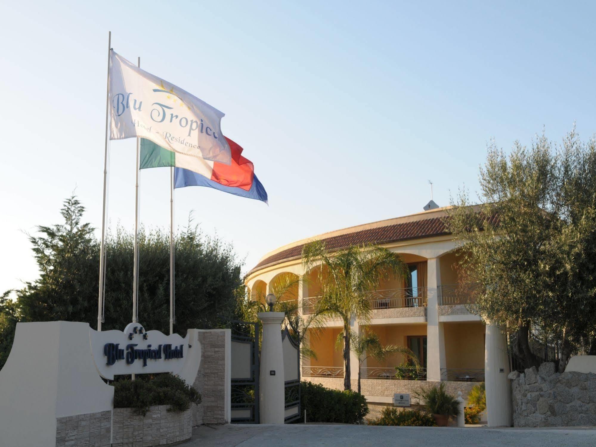 Blu Tropical Resort Zambrone Bagian luar foto