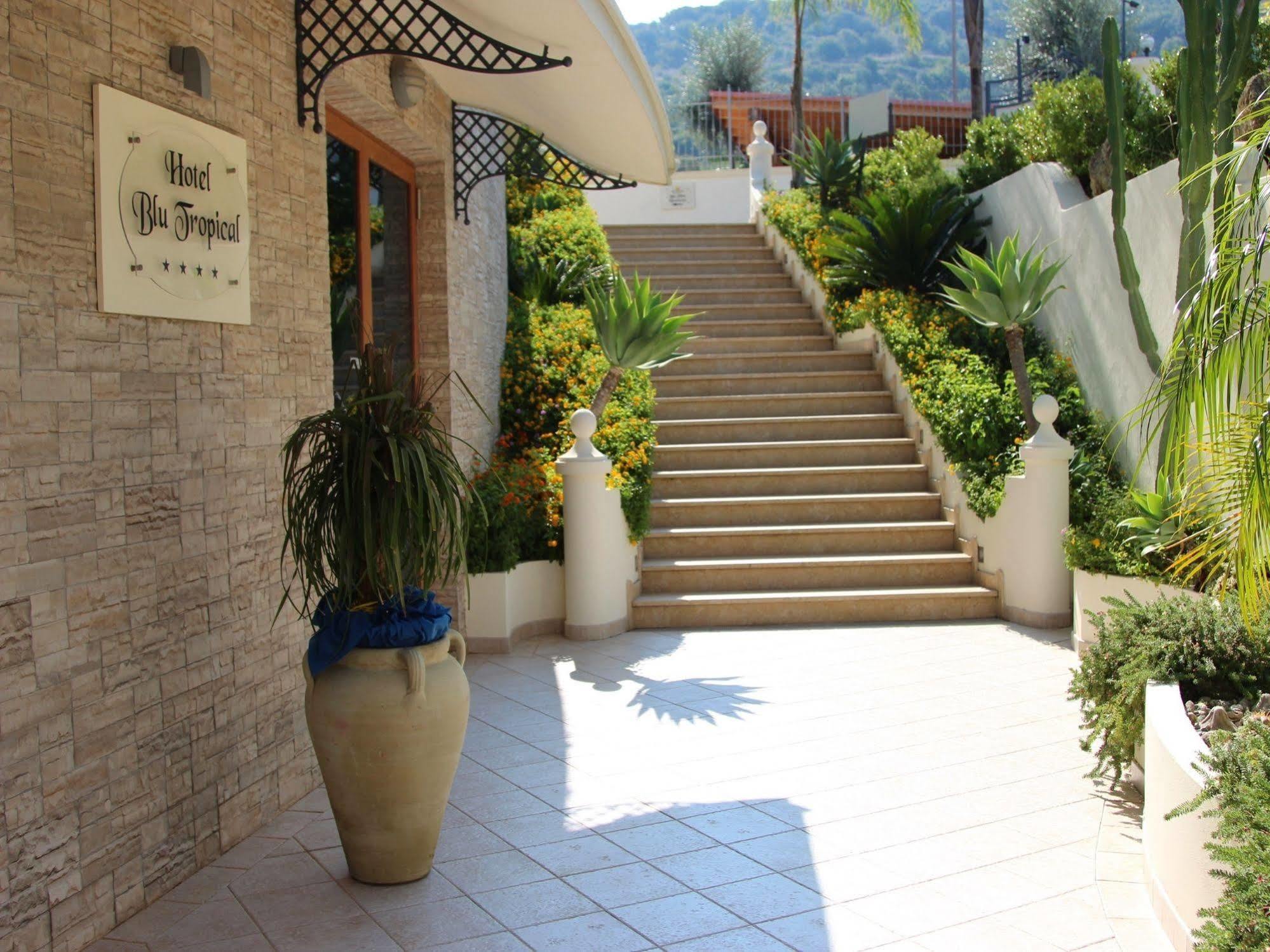Blu Tropical Resort Zambrone Bagian luar foto