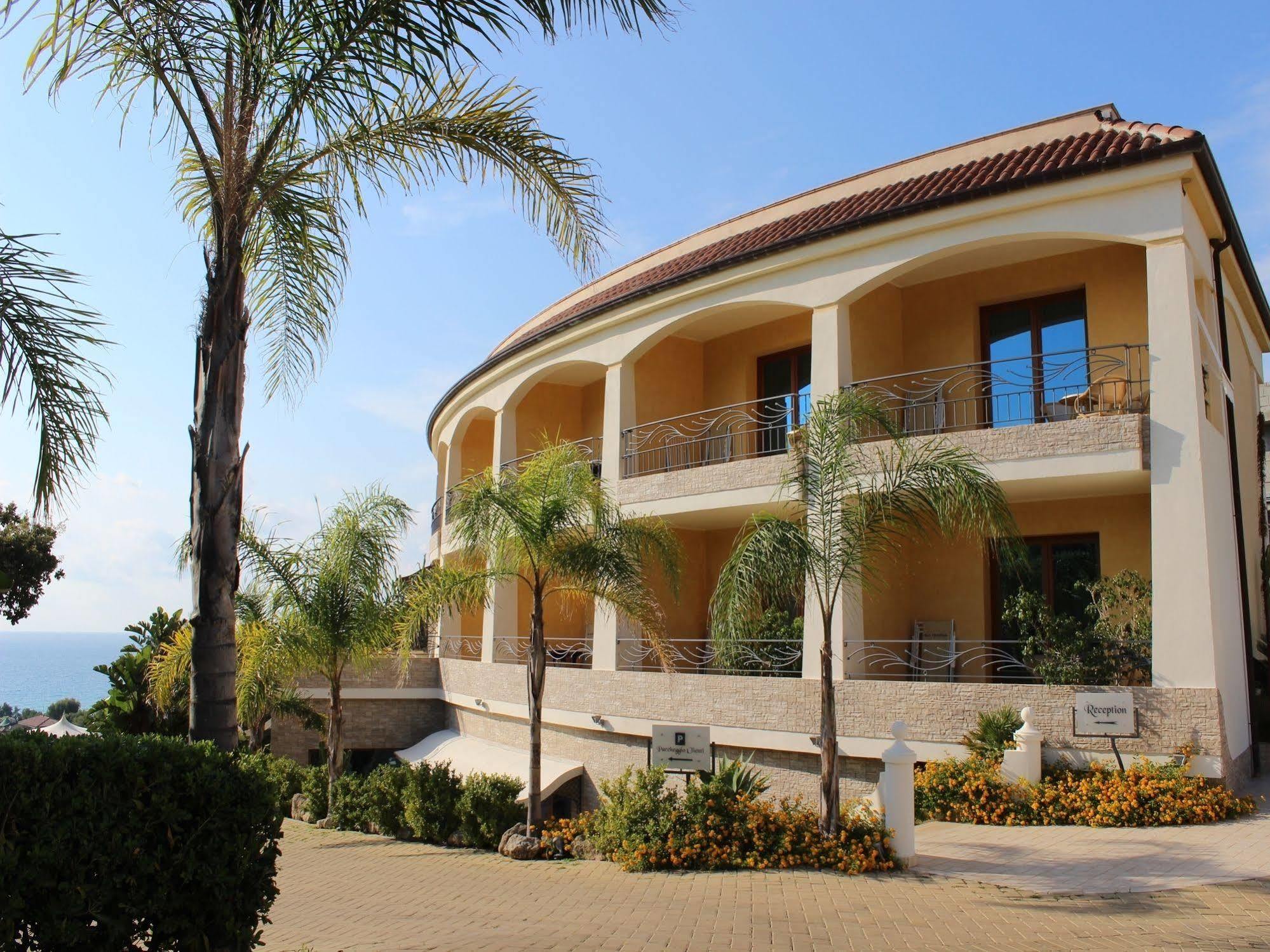 Blu Tropical Resort Zambrone Bagian luar foto