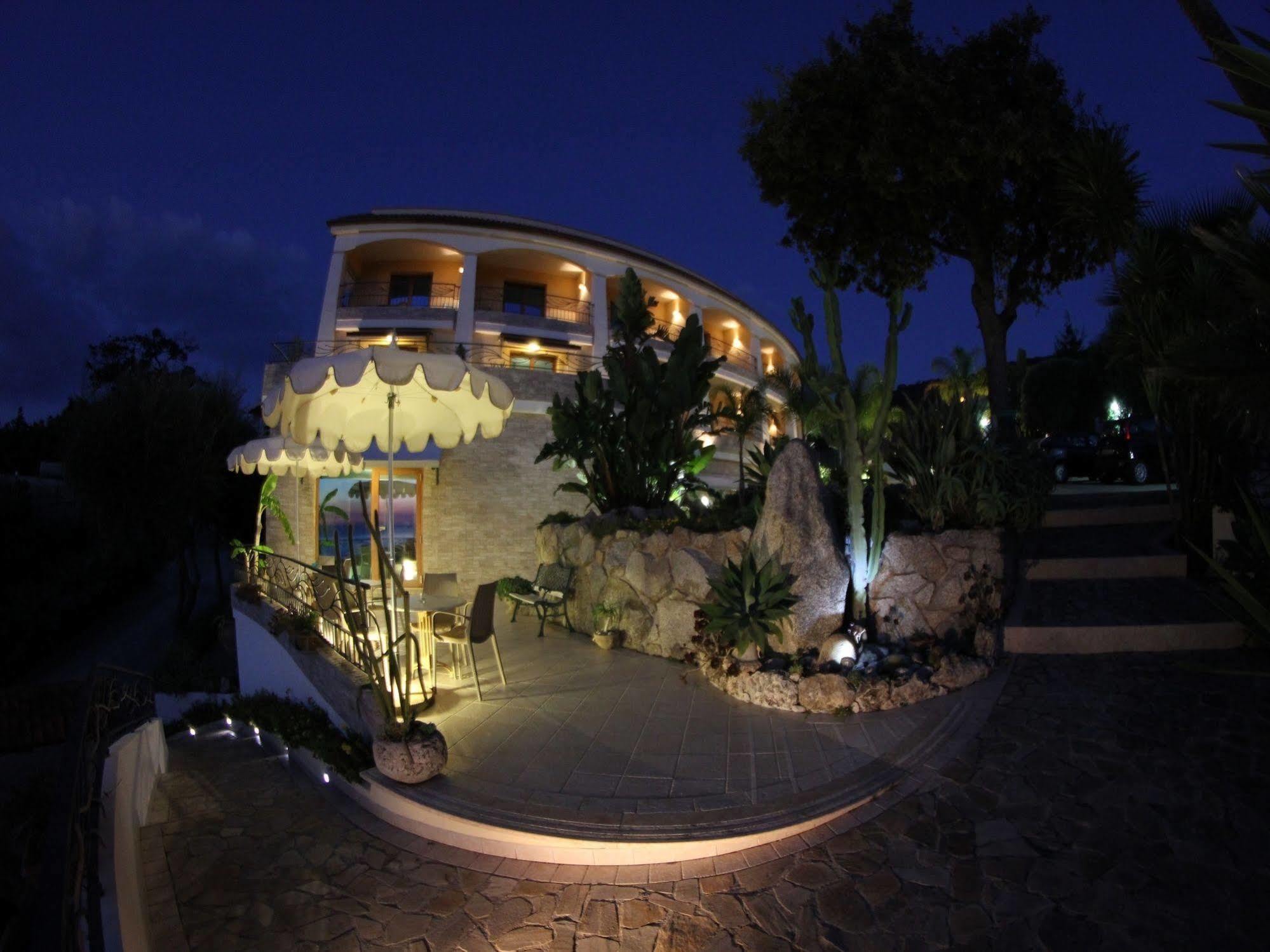 Blu Tropical Resort Zambrone Bagian luar foto