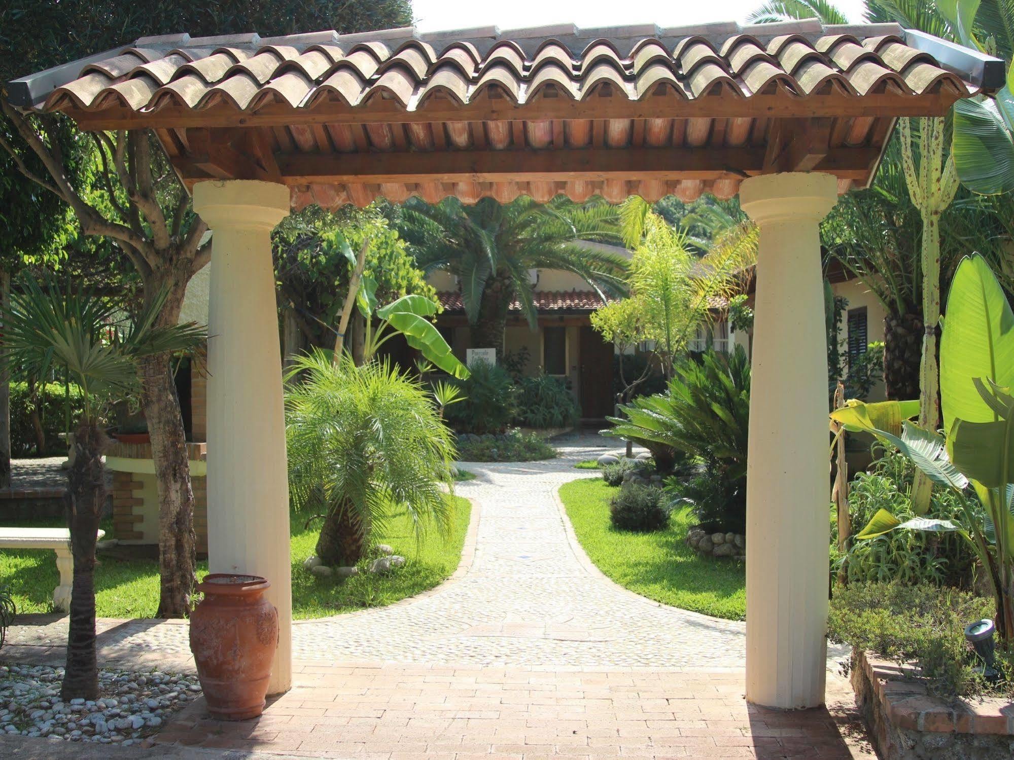 Blu Tropical Resort Zambrone Bagian luar foto