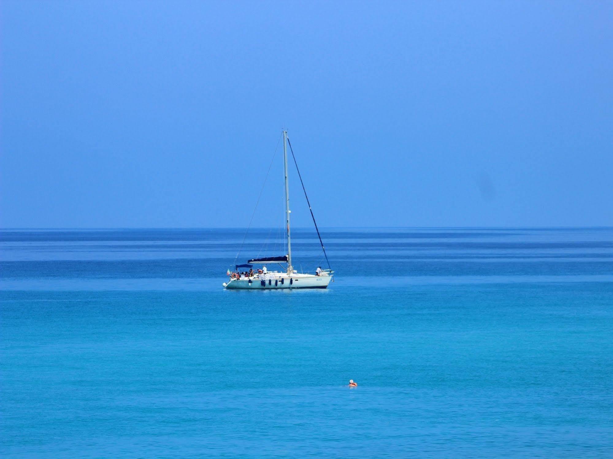 Blu Tropical Resort Zambrone Bagian luar foto